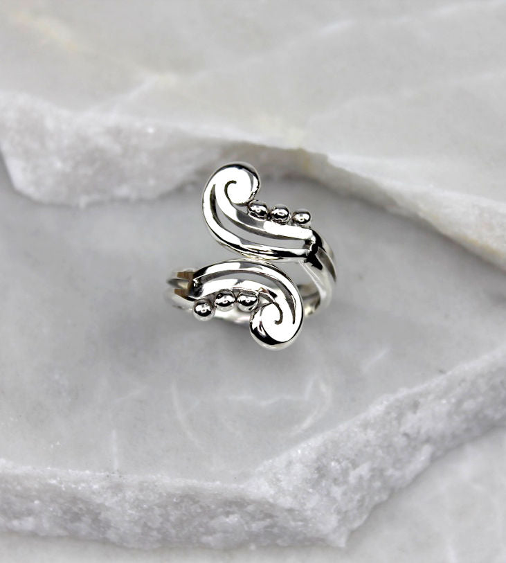 MEXICAN MADE SILVER RING WITH CURLS 