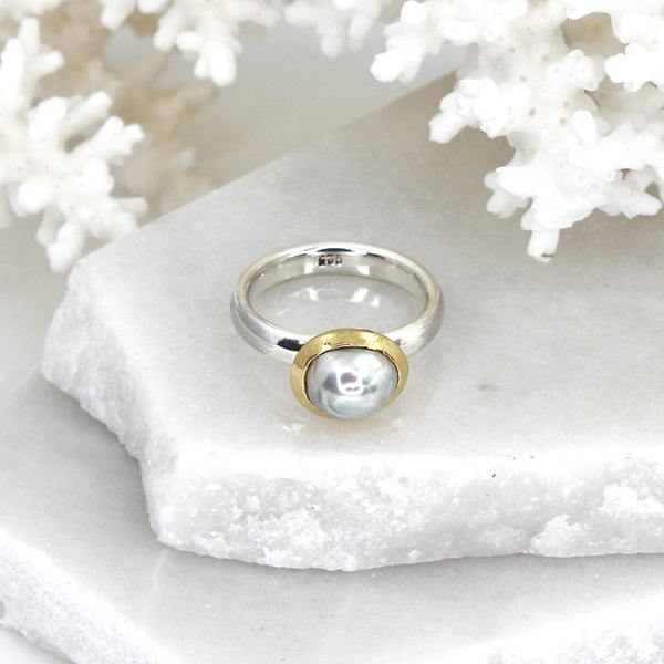 AKOYA PEARL SILVER RING WITH Y/G PLATED BEZEL