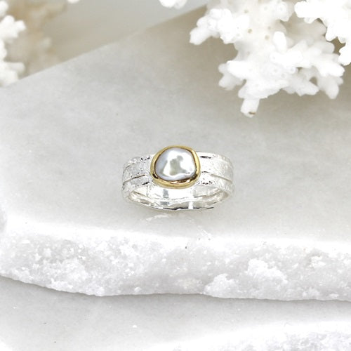 KESHI PEARL SILVER RING WITH Y/G PLATING
