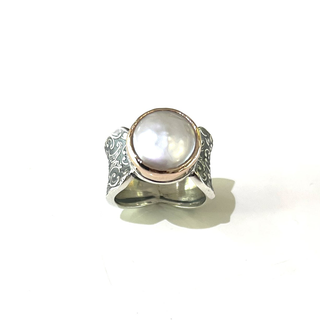 ISRAELI DESIGNED F/W PEARL, 9CT SOLID R/G SILVER RING