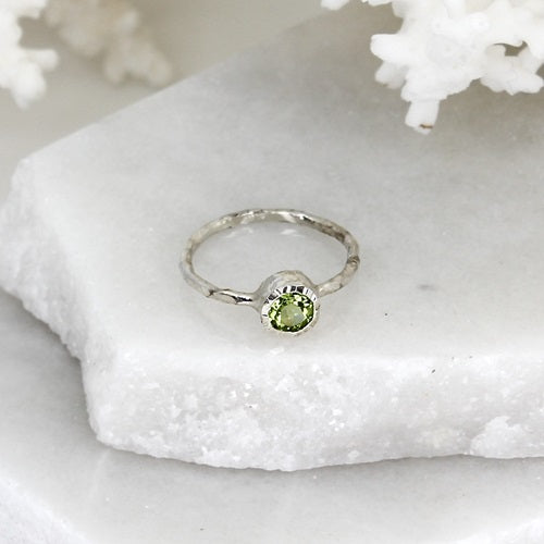 ROUND SHAPED PERIDOT PETITE SILVER RING