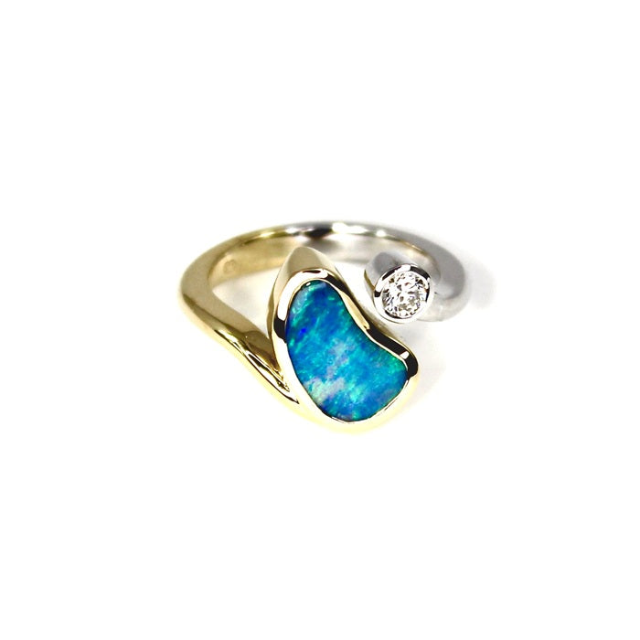 9CT YELLOW & WHITE GOLD SPLIT RING WITH NATURAL BOULDER OPAL & ARGYLE DIAMOND