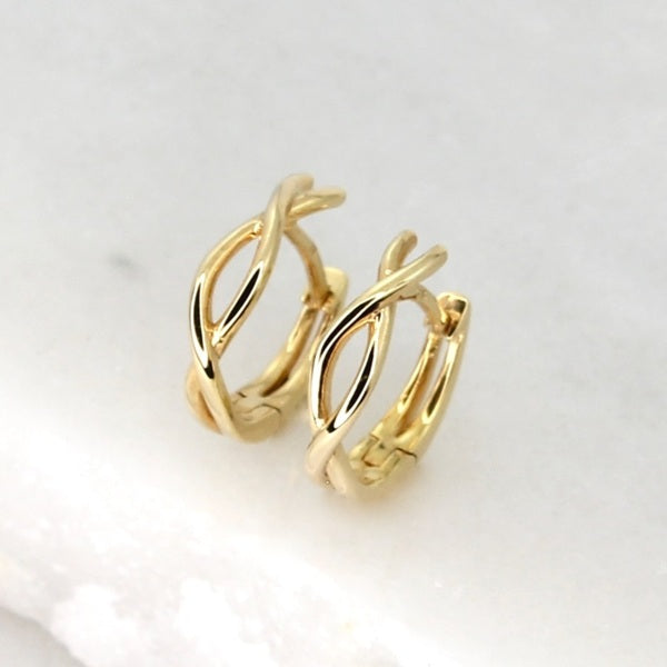 9CT YELLOW GOLD TWO BAND RIBBON TWIST HUGGIE EARRINGS 