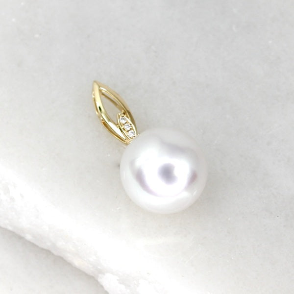 GOLDEN ELEGANCE 14CT SOUTH SEA PEARL PENDANT
